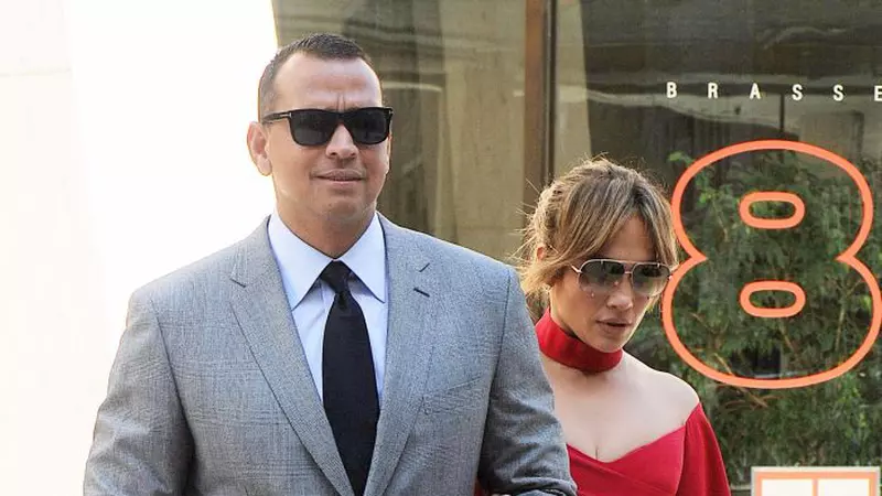 Este oficial! Jennifer Lopez și Alex Rodriguez sunt împreună! Iată cât o costă pe divă o întâlnire cu iubitul!