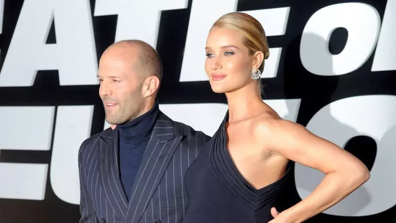Rosie Huntington-Whiteley se pregătește să devină mamă. Așa arată logodnica lui Jason Statham în ultima lună de sarcină!