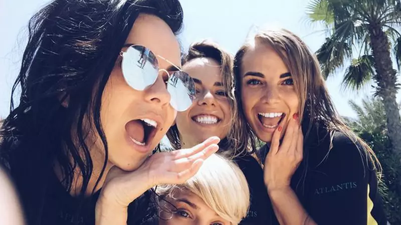 Inna, vacanță de vis alături de prietenele ei, în Dubai. Iată locul incredibil unde s-a fotografiat artista!