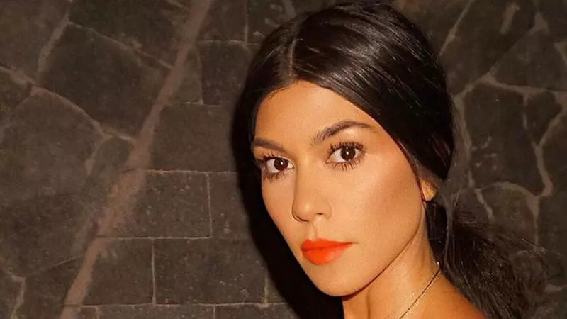 Kourtney Kardashian are un iubit cu 15 ani mai tânăr. Iată cât de sexy este bărbatul! A mers cu el și la Cannes