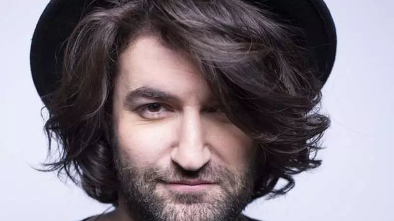 EXCLUSIV: Vezi cine a fost prima blondă din viața lui Smiley