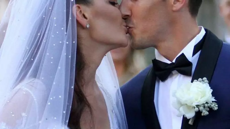 Jucătoarea de tenis Agnieszka Radwanska s-a căsătorit. Iată ce rochie de mireasă a ales numărul 10 WTA!