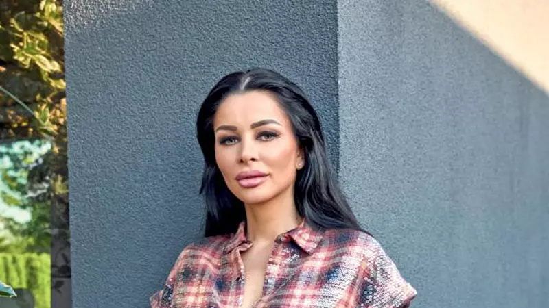 Cum a fost la şedinţa foto cu Brigitte Sfăt - VIDEO