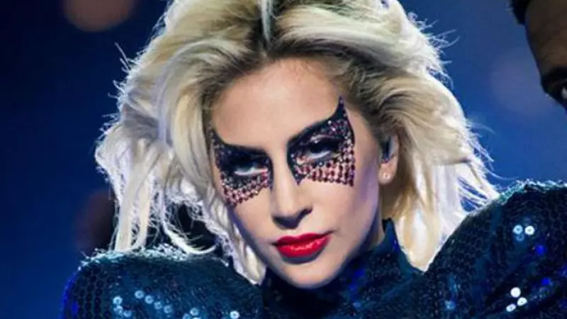 Lady Gaga și-a schimbat din nou look-ul. Iată care sunt cele mai șocante apariții ale artistei!