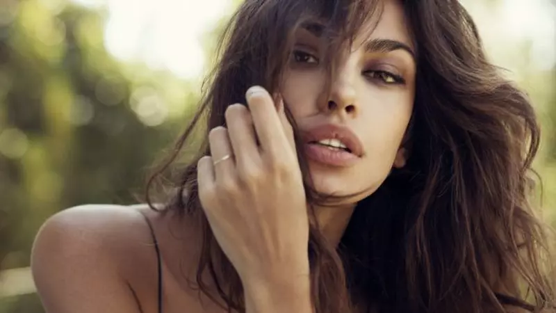 10 ipostaze incitante cu Mădălina Ghenea în Viva!