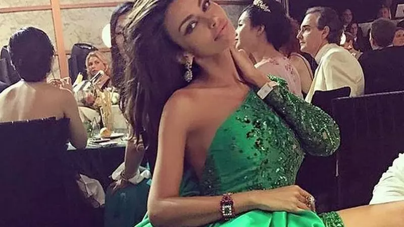 Mădălina Ghenea - vacanță în doi în Grecia. Iată cum arată vedeta în costum de baie la doar trei luni de când a născut!