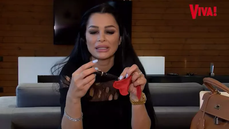 Ce ascunde Brigitte Năstase în geantă