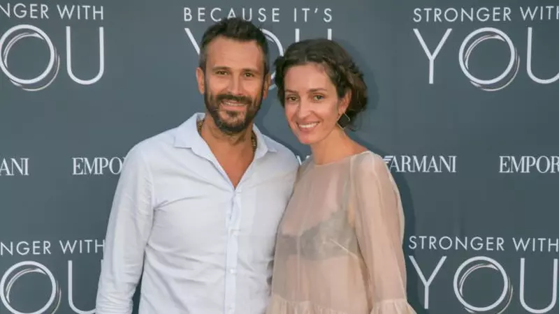 Vedete la un rooftop party