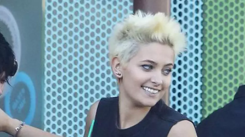 Paris Jackson: “Am cicatrici, vergeturi, acnee și celulită. Sunt om, nu păpușă!”