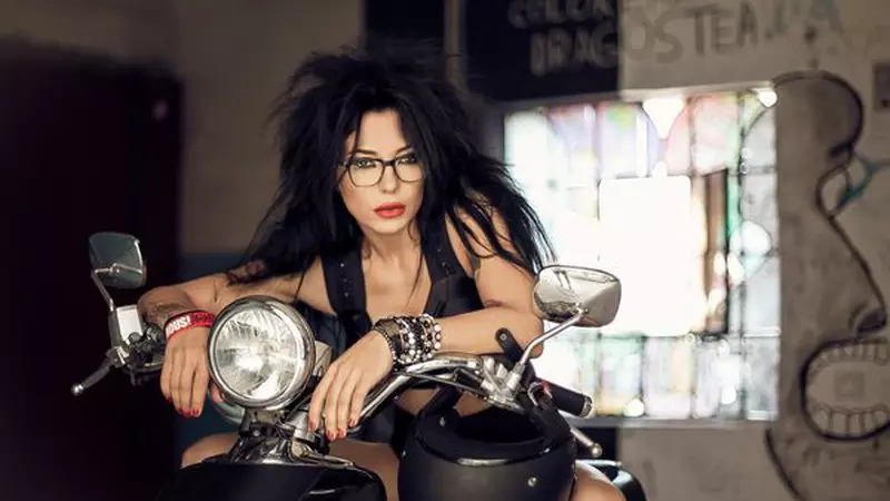 Căutăm vedeta cu dimensiunile 90-60-90: Astăzi, DJ Wanda