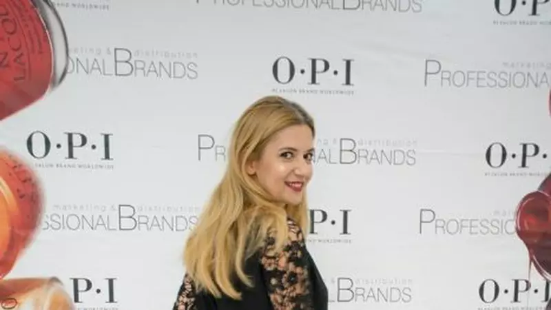 Vedetele au fost răsfățate pentru o zi și și-au lăsat manichiura în grija profesioniștilor