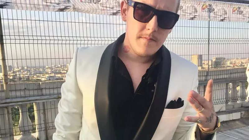 What's Up, despre cum îşi alege ţinutele de scenă împreună cu stilistul lui personal, Adina Buzatu!