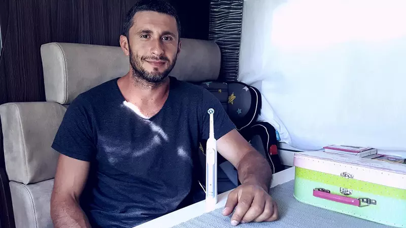 24 de întrebări neobişnuite cu Dragoş Bucur - Vezi care este principalul său defect