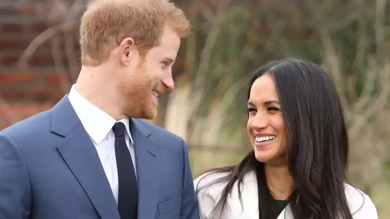 Prințul Harry și Meghan Markle, în ipostaze de stand up comedy. Reacțiile ilariante ale celor doi îndrăgostiți fac ocolul internetului