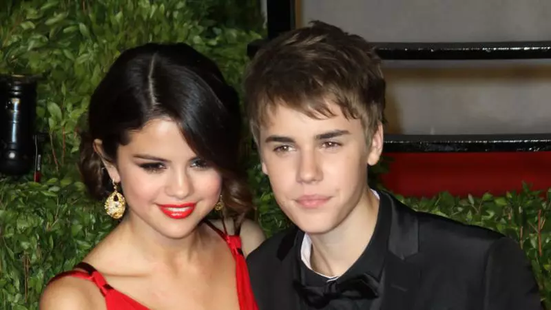 Selena Gomez l-a uitat pe The Weeknd și s-a întors la Justin Bieber. Îi poartă deja hainele. Iată cum au fost surprinși cei doi!