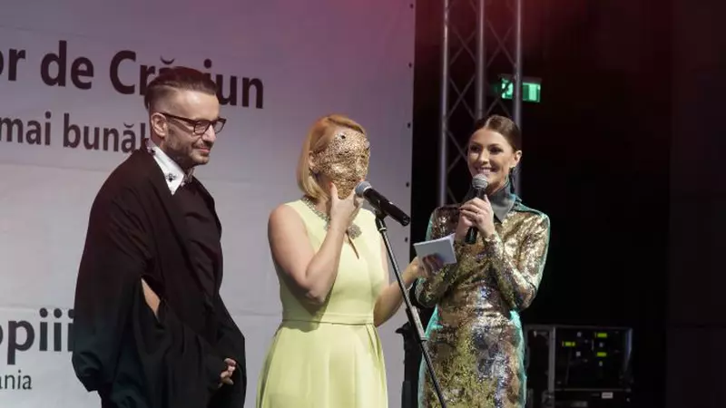 SUPER GALERIE FOTO! Vedete în ținute de seară la Festivalul Brazilor de Crăciun