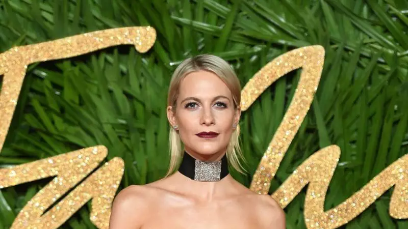 Vedete pe covorul roşu la The Fashion Awards 2017