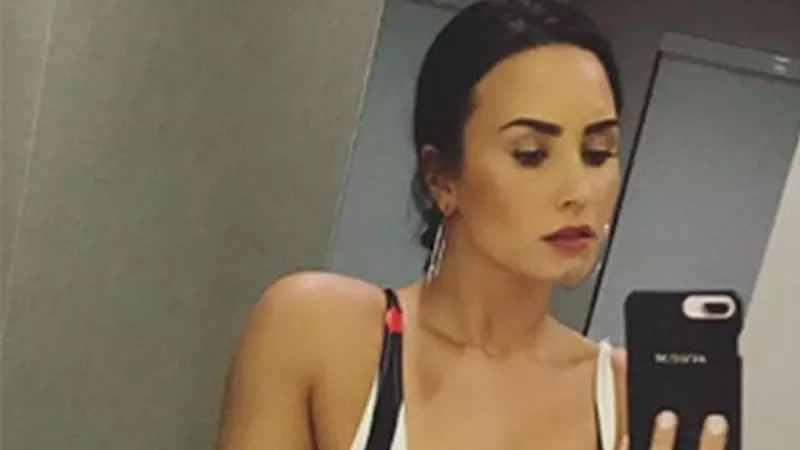 Cele mai sexy selfie-uri în oglindă din toate timpurile