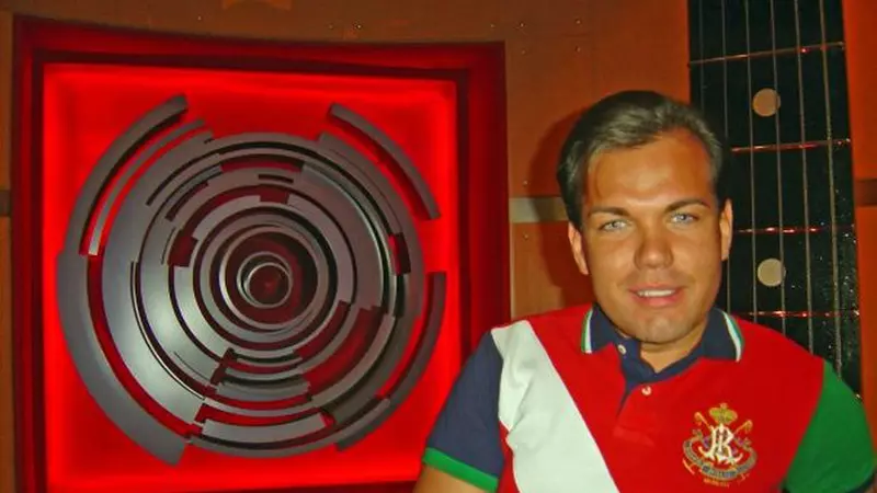 Are peste 160 de intervenții estetice, iar acum și-a scos 4 coaste! Cum arată bărbatul