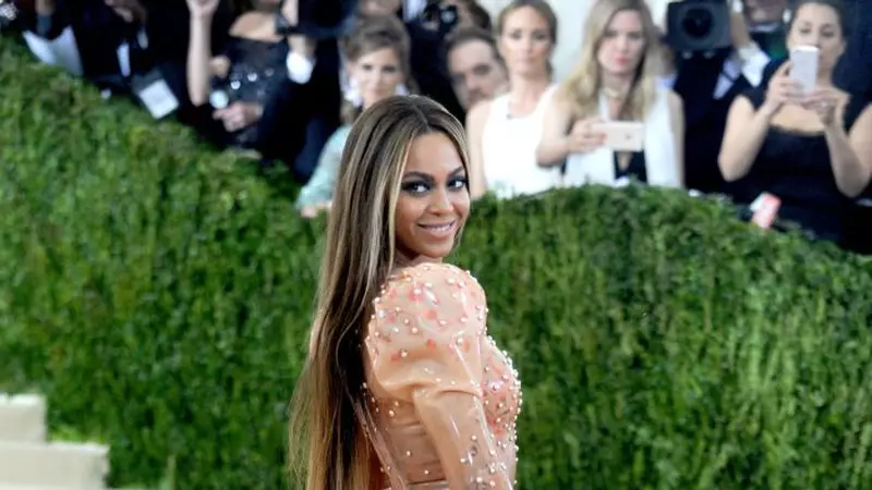 Top 10 vedete care au purtat Givenchy