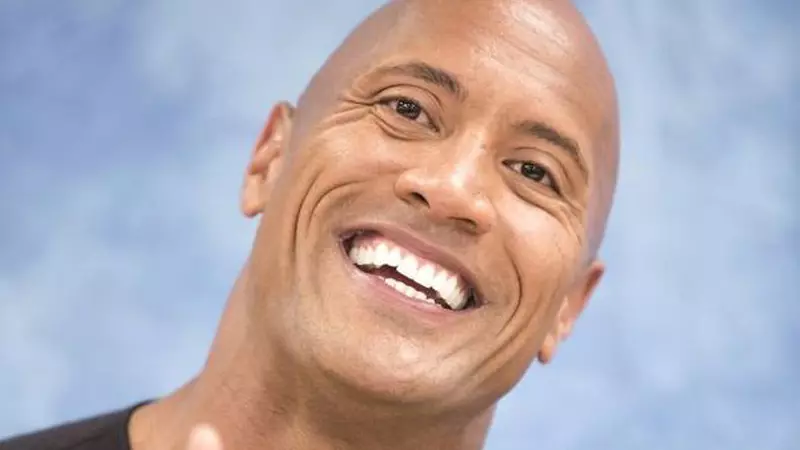 Dwayne “The Rock” Johnson, în ipostaze amuzante. În filme face legea, acasă fiicele lui sunt șefele!