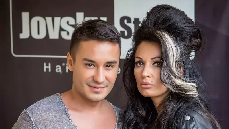 Hairstylistul Adrian Perjovschi spune tot: ce trucuri folosesc vedetele de la noi, pentru un păr superb!