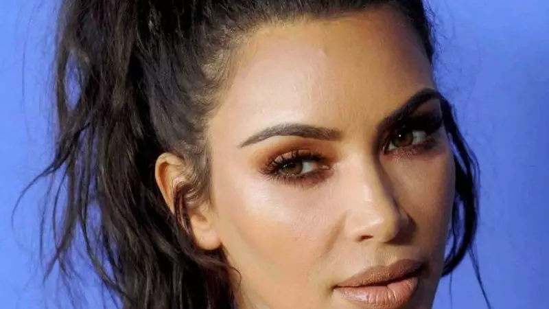 După ce a fost criticată de fani, Kim Kardashian le arată tuturor, din nou, un trup fără celulită!