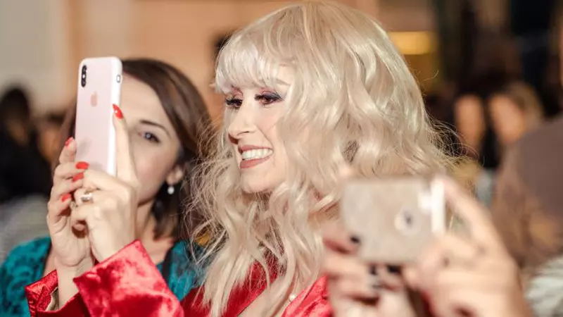 Andreea Bălan: sexi și cu burtica la vedere la un eveniment monden! GALERIE FOTO!