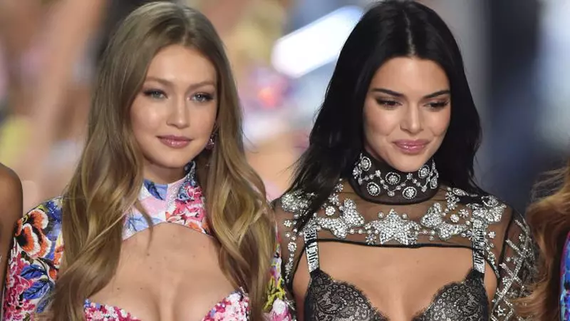 Cele mai fierbinți imagini de final de an! Trupuri de vis și un sutien de 1 milion de dolari la show-ul Victoria's Secret 2018