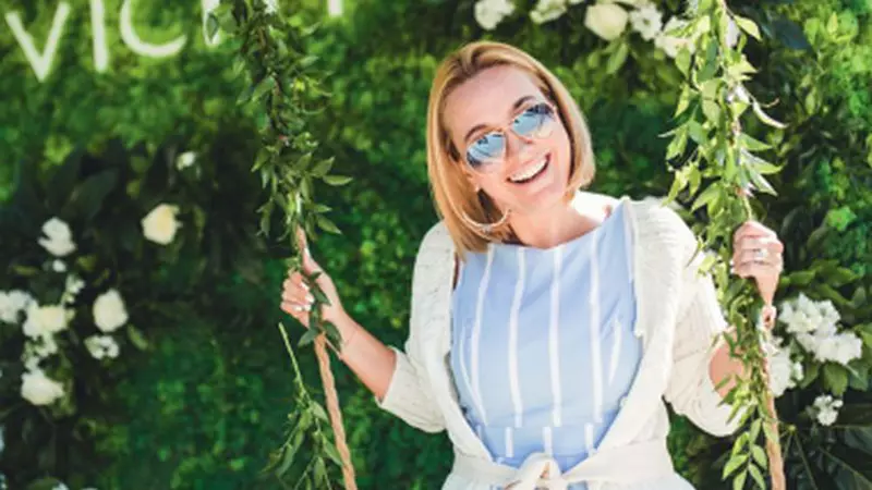 FOTO EXCLUSIV! Cum arăta Andreea Esca în urmă cu fix 20 de ani. VIVA! a vizitat-o în 1999 în noua casă