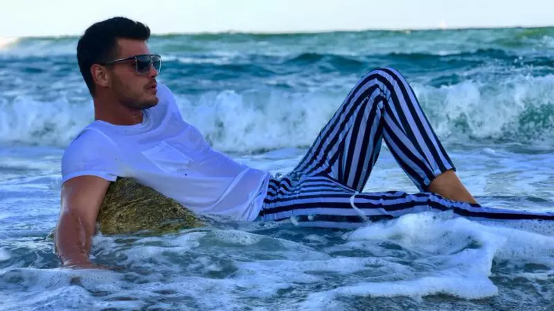 Răzvan Botezatu vorbește despre orientarea lui sexuală. Cu ce bărbat s-a iubit fostul prezentator TV