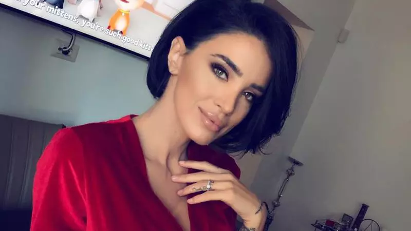 Adelina Pestriţu a îmbrăcat rochia de mireasă. Vedeta ştie ce model va purta la nunta cu Virgil Şteblea