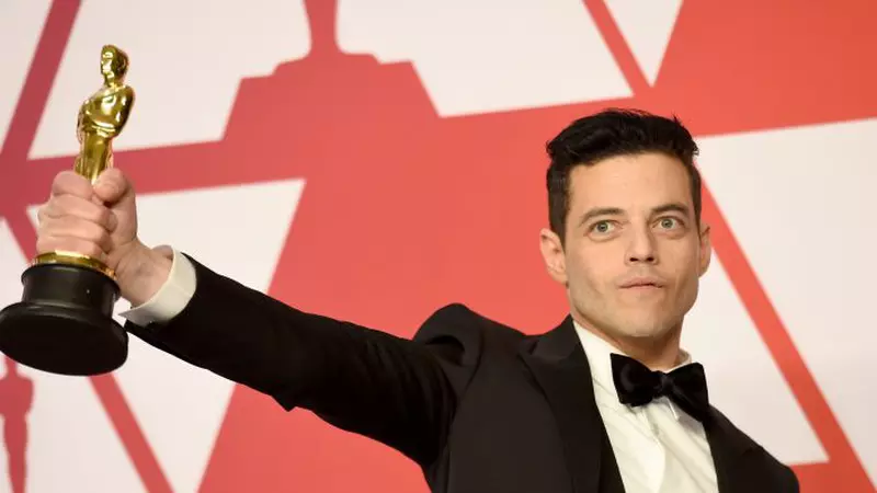 Rami Malek a căzut de pe scenă la Oscar 2019. Actorul a avut nevoie de ajutorul medicilor