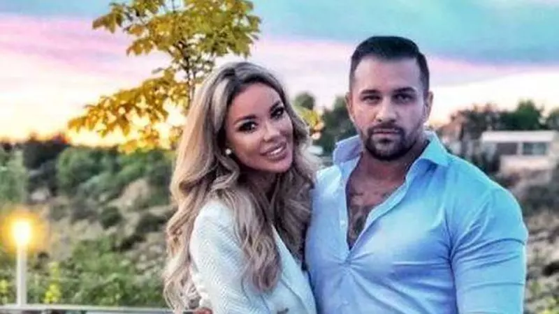 Bianca Drăgușanu și Alex Bodi, vacanță de vis în China. Vedeta și-a luat o pereche de papuci de 7.900 de dolari din Hong Kong
