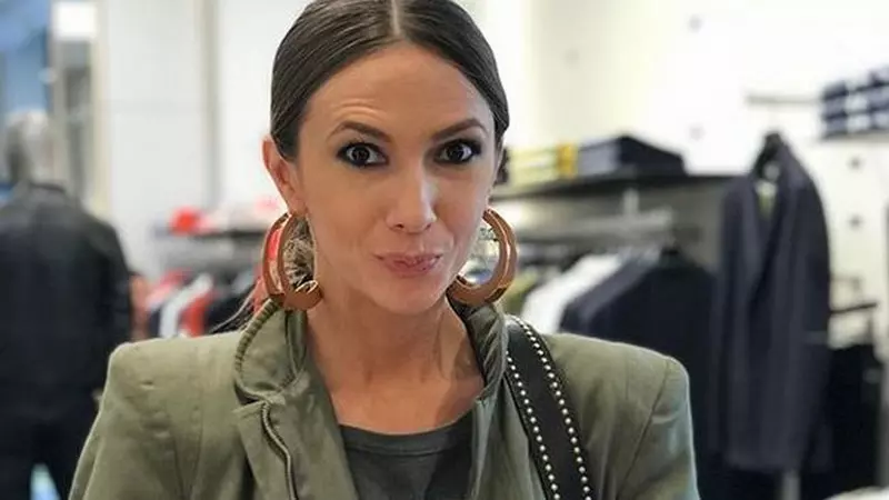 Adela Popescu, despre cea mai controversată poză a ei pe Instagram. De ce s-a dus la manichiură cu tot cu bebeluș!