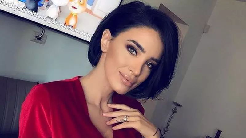 Imagine de senzație cu Adelina Pestrițu și fiica ei la piscină. Vedeta arată impecabil în costum de baie!