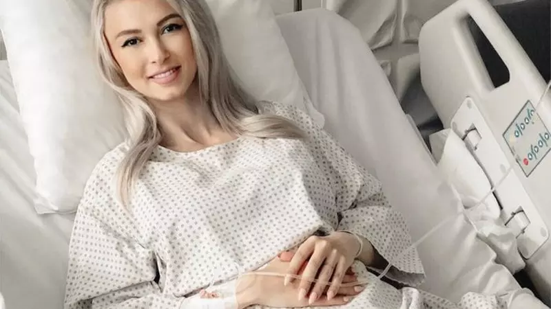 Andreea Bălan a fost pusă la zid, după ce a apărut machiată pe patul de spital. Ce a spus vedeta în apărarea ei