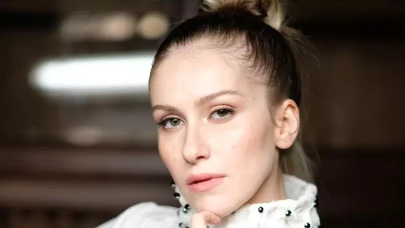Tot ce nu știai despre Ester Peony, reprezentanta României la Eurovision 2019. Are o relație de 6 ani, adoră fast-food-ul și își dorește o fetiță! / Exclusiv