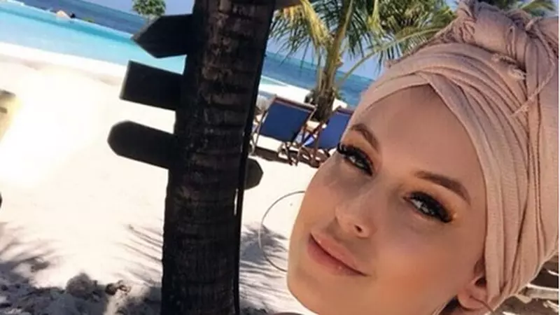 Misha, super sexy pe plajă în Zanzibar. Artista a pozat goală!