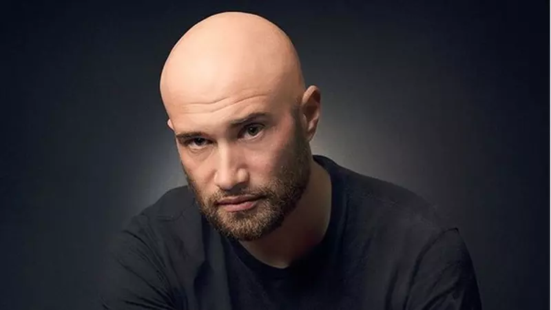 Incredibil ce mult seamănă Mihai Bendeac cu fratele lui! Între ei este o diferență de 18 ani