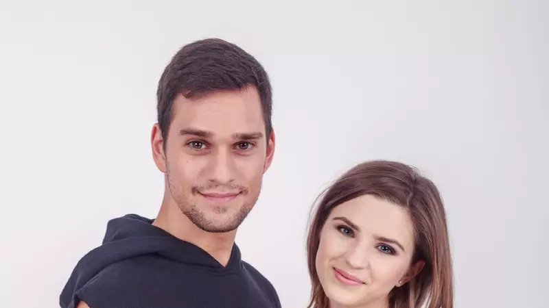 Cristina Ciobănaşu şi Vlad Gherman, despre prima întâlnire. Actorii din FRUCTUL OPRIT au spus în VIVA! de aprilie ce iubesc unul la celălalt, după 7 ani