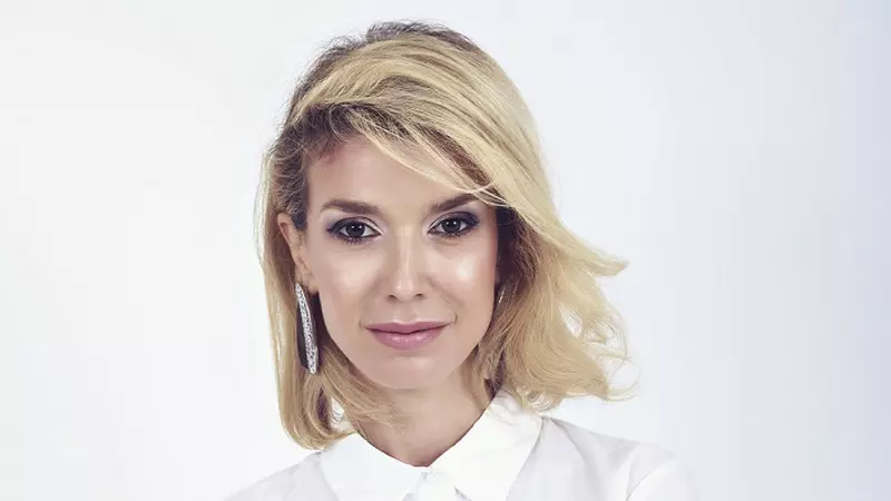 Trucul ieftin pentru ten și păr folosit de Alina Chivulescu la 44 de ani. E la îndemâna oricui