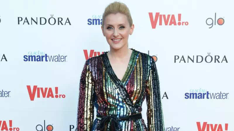 Alina Sorescu a recunoscut una din marile greșeli ale adolescenței sale: ”Poate era bine să mai fi așteptat”….Cum arăta artista atunci. FOTO!