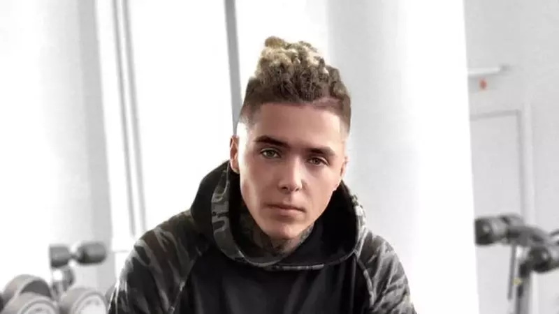 Lino Golden, implicat într-un accident rutier. Bolidul său are nevoie de reparații