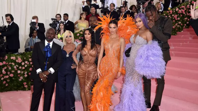 Vedetele au făcut senzație pe covorul roz la Met Gala 2019. Ce ținute îndrăznețe au purtat