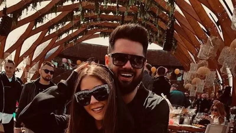 Nicole Cherry s-a mutat cu iubitul. Relația lor este din ce în ce mai serioasă: ”Tot mami ne face de mâncare”