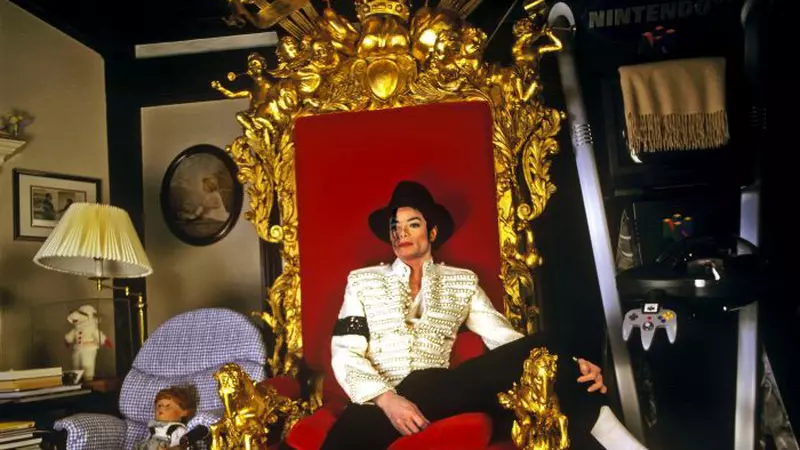 Scandalurile sexuale în care a fost implicat Michael Jackson. Regelui Pop i-au fost aduse numeroase acuzaţii de pedofilie!