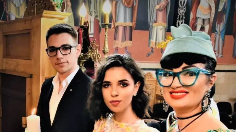 Ce note a luat fiica Ozanei Barabancea la Evaluarea Națională. Cum a fost răsplătită Gloria de mama ei