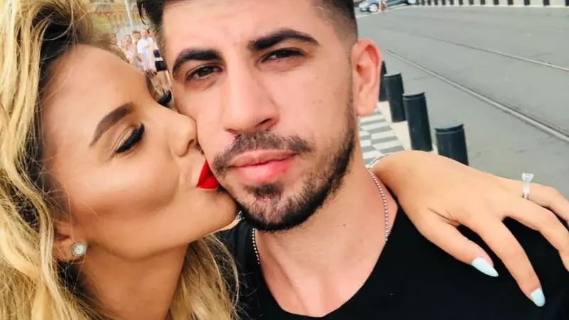 Ramona Olaru a divorțat la notar. Asistenta TV a semnat actele: ”A făcut totul pentru a-și salva căsnicia”