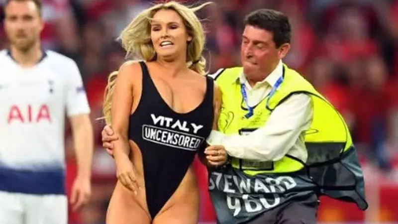 Kinsey Wolanski a fost amendată. Blonda care a invadat finala Ligii Campionilor a rămas şi fără contul de Instagram cu 2 milioane de followers